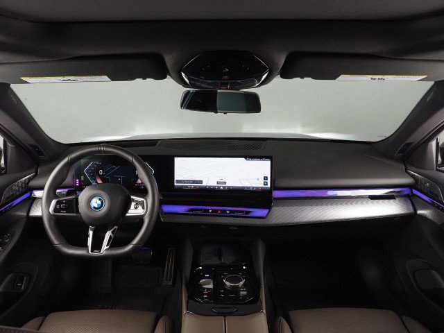 Used 2025 BMW i5 eDrive40i w/ M Sport Package image 3