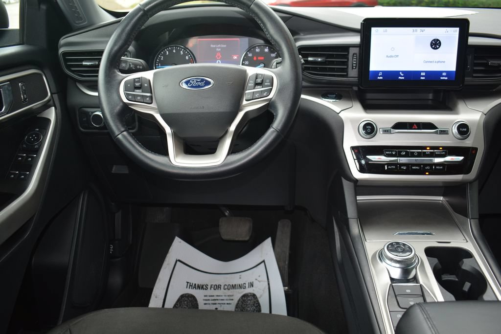 Used 2022 Ford Explorer XLT AWD/4WD image 3