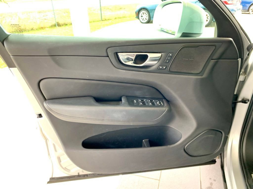 Used 2020 Volvo XC60 T5 Inscription w/ Protection Package Premier image 10