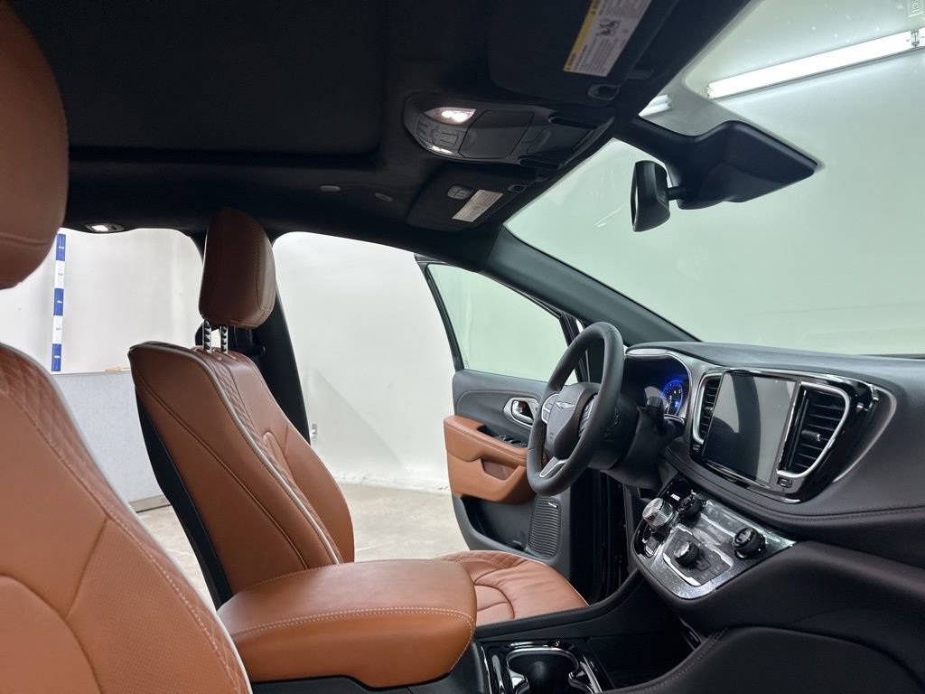 New 2026 Chrysler Pacifica Pinnacle image 18