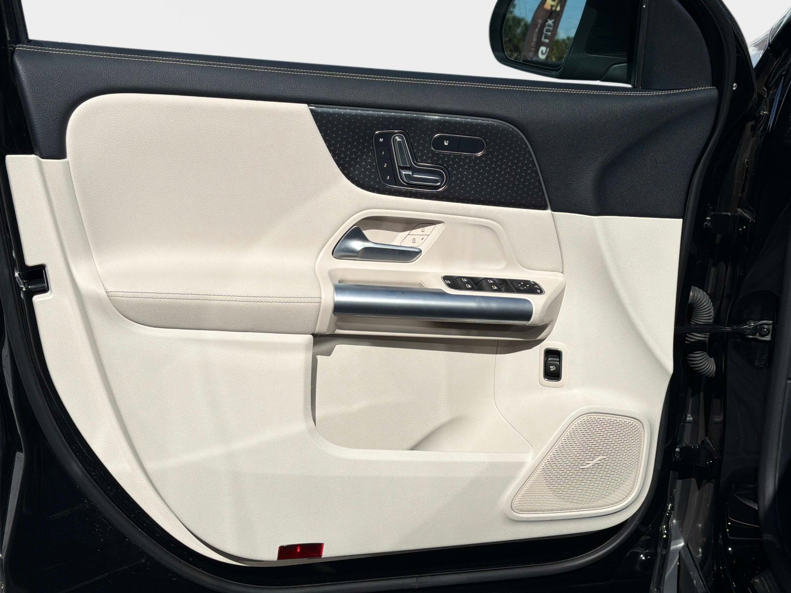 Used 2025 Mercedes-Benz GLA 250 4MATIC image 31