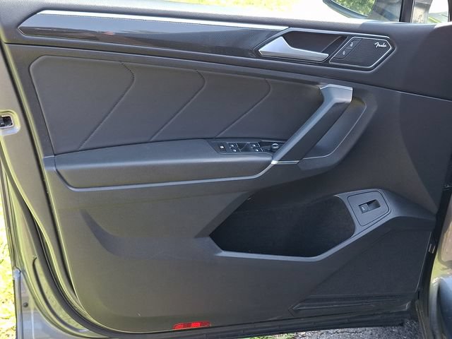 Used 2018 Volkswagen Tiguan SEL Premium AWD/4WD image 12