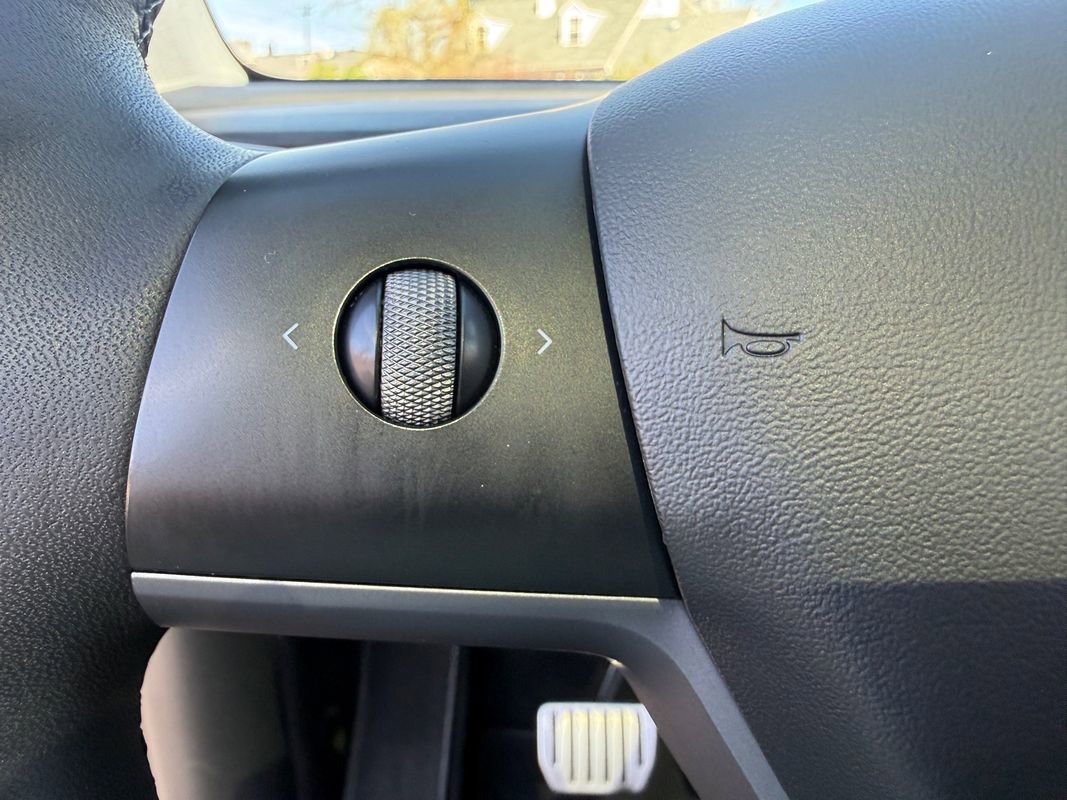 Used 2022 Tesla Model Y Performance image 28