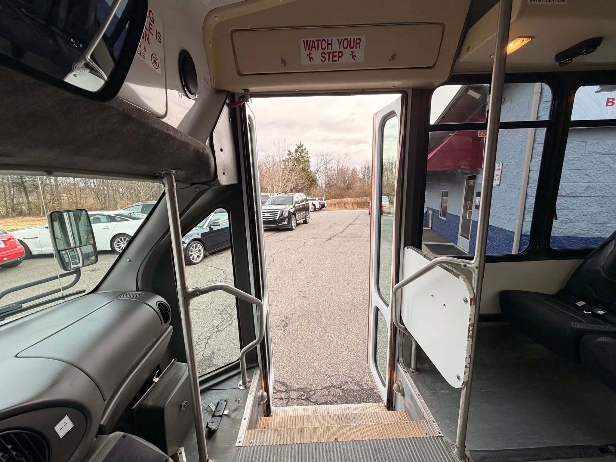 Used 2003 Ford E-450 and Econoline 450 image 12