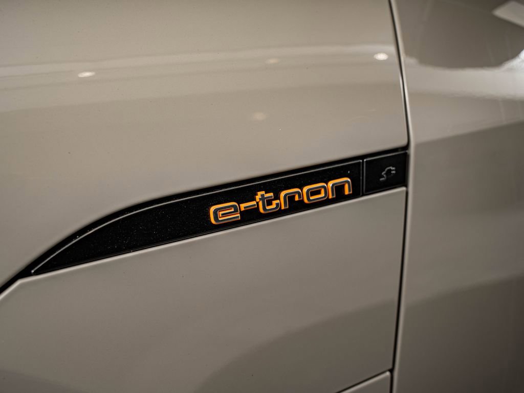 Used 2021 Audi e-tron Premium w/ Convenience Plus Package AWD/4WD image 16