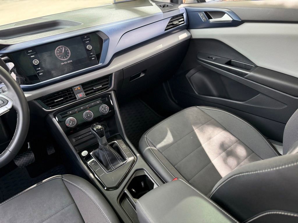 Used 2023 Volkswagen Taos SE w/ Panoramic Sunroof Package image 12