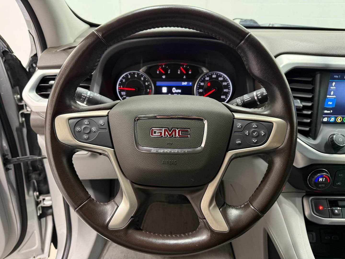 Used 2020 GMC Acadia SLT w/ LPO, Cargo Package image 20