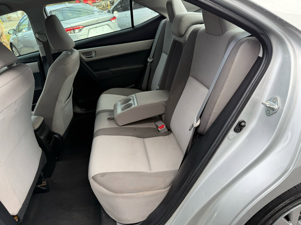 Used 2018 Toyota Corolla LE image 16