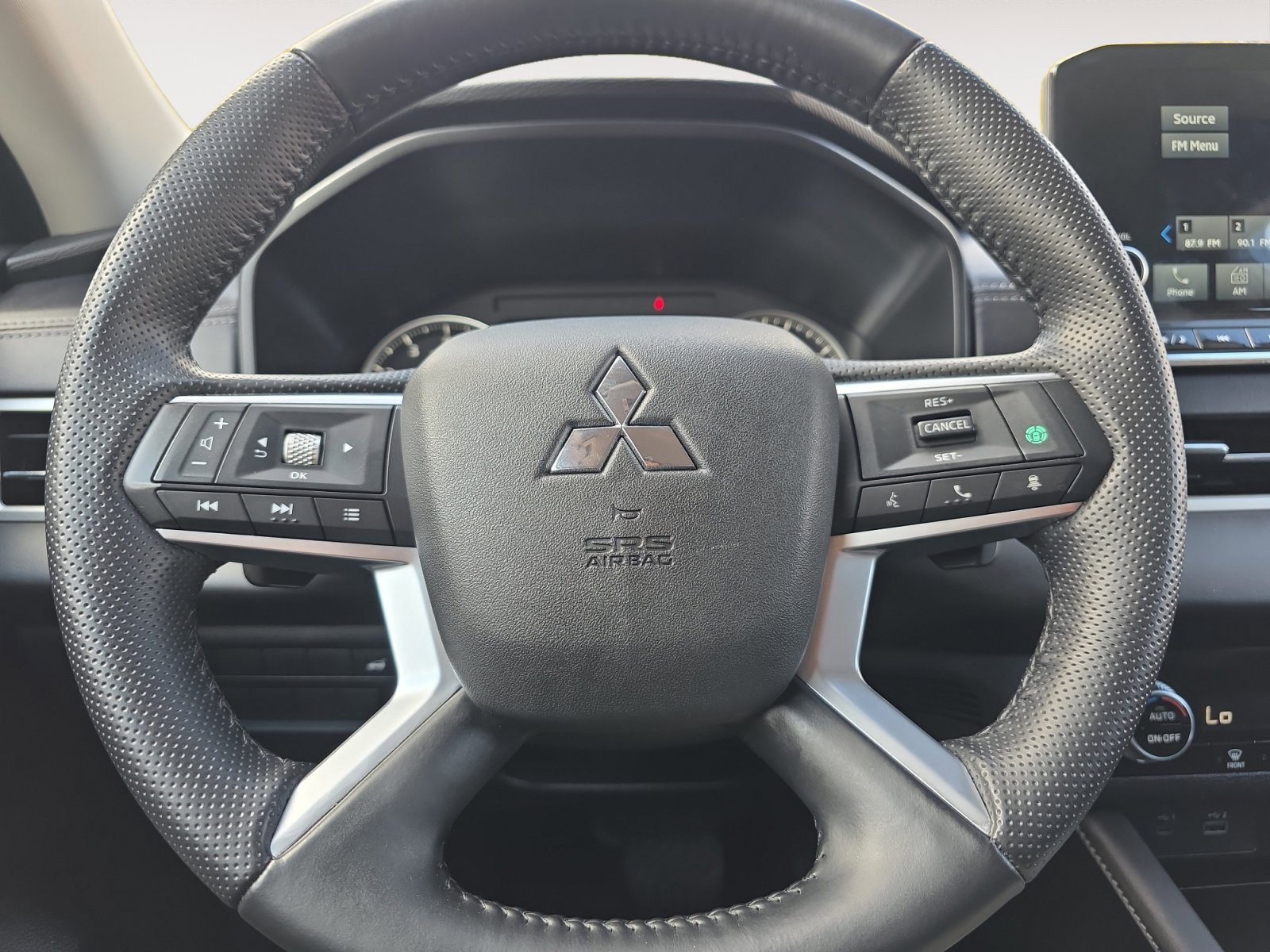 Used 2024 Mitsubishi Outlander SE image 12