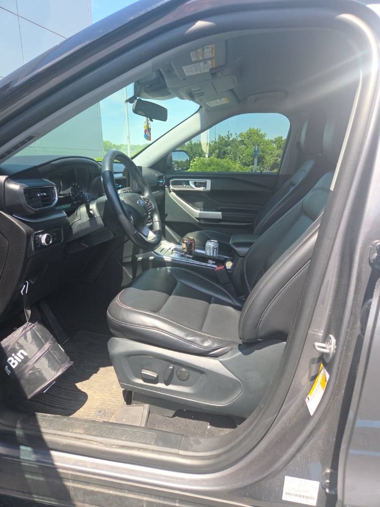 Used 2021 Ford Explorer XLT w/ Equipment Group 202A AWD/4WD image 7
