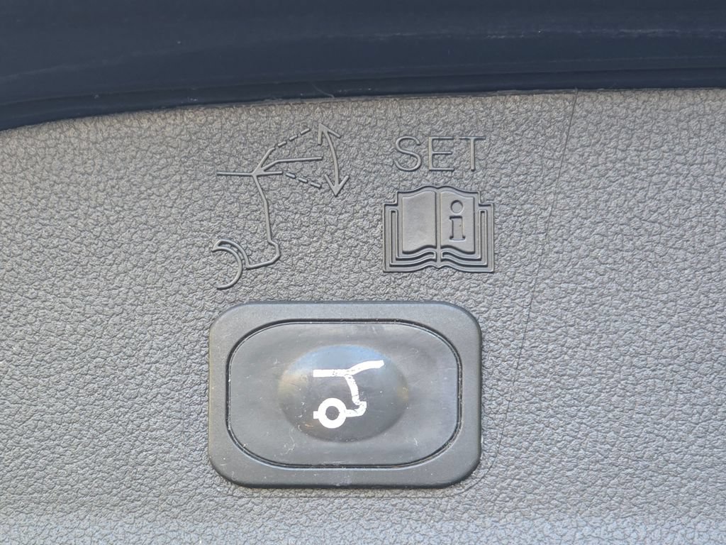 Used 2015 Ford Escape Titanium w/ Equipment Group 301A AWD/4WD image 18