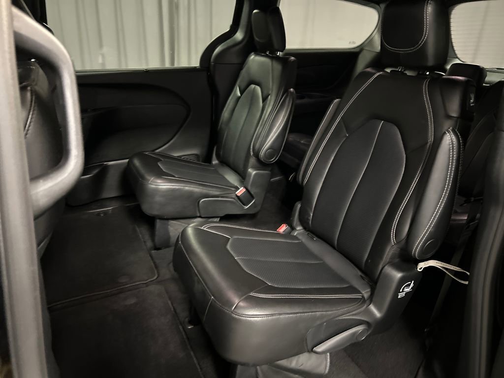 Used 2025 Chrysler Pacifica Select FWD image 23
