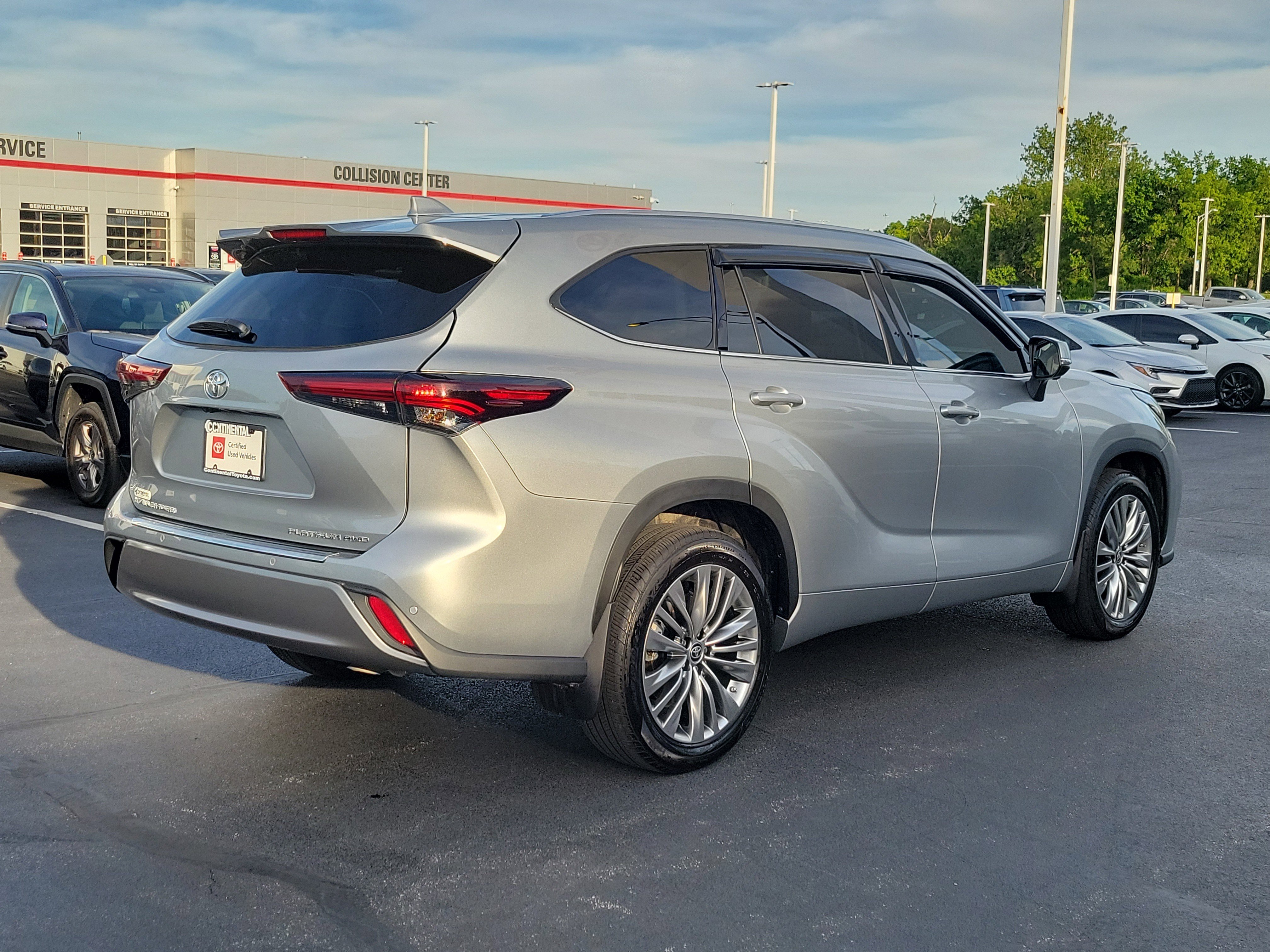 Certified 2024 Toyota Highlander Platinum AWD/4WD image 5