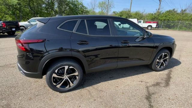 New 2026 Chevrolet Trax RS w/ Driver Confidence Package FWD image 2