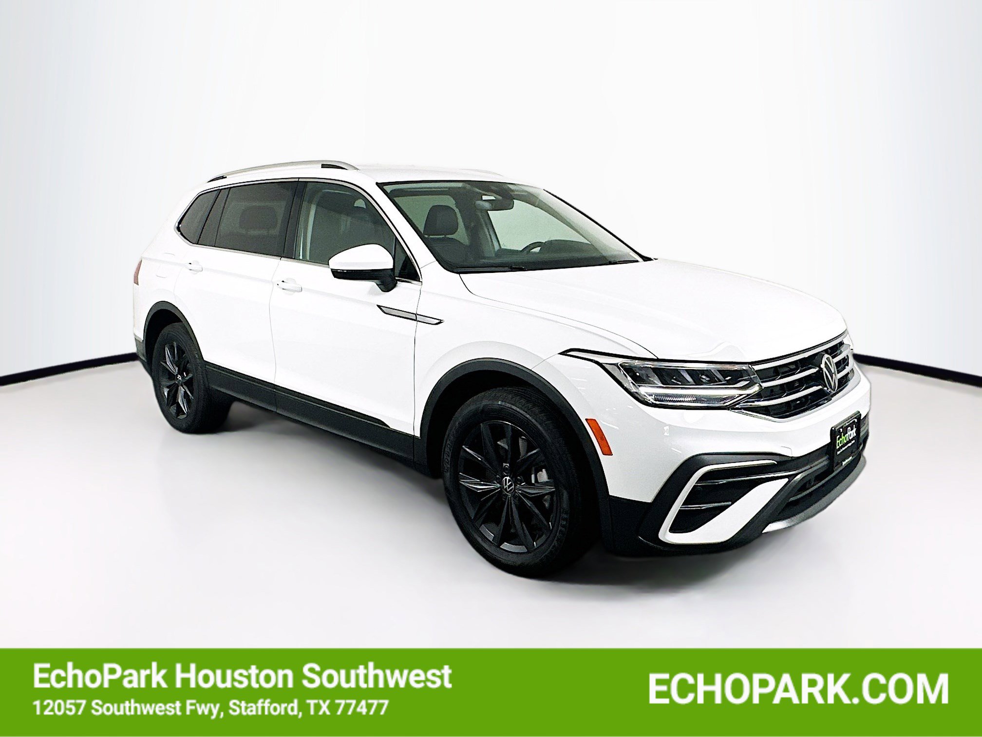 Used 2024 Volkswagen Tiguan SE image 1