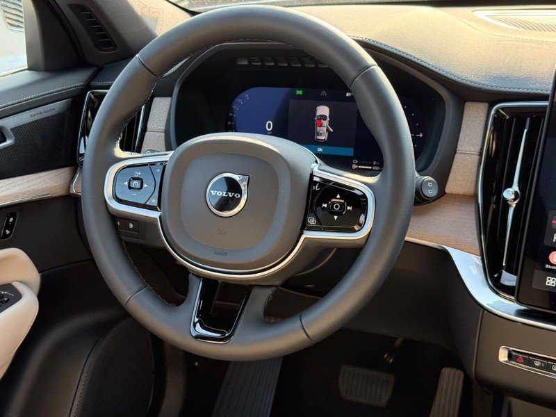 New 2026 Volvo XC90 T8 Plus w/ Protection Package Premier AWD/4WD image 9