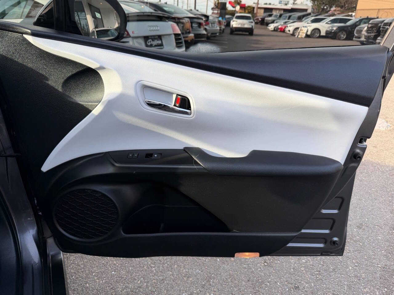 Used 2017 Toyota Prius Prime Advanced FWD image 20
