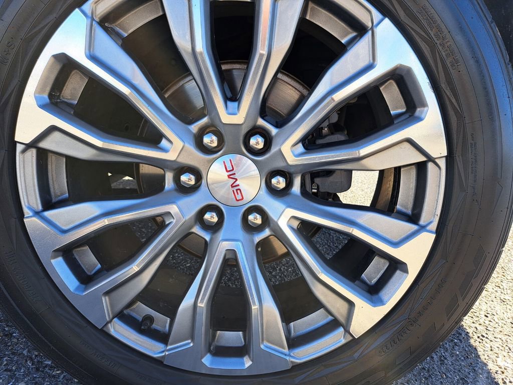 Used 2021 GMC Yukon Denali w/ Denali Premium Package image 27