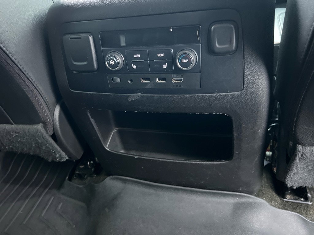 Used 2017 GMC Yukon XL SLT w/ Open Road Package image 21