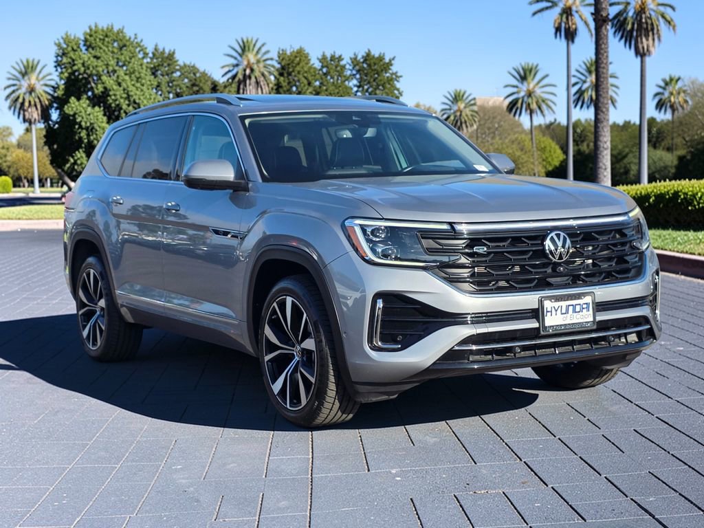 Used 2024 Volkswagen Atlas SEL Premium R-Line AWD/4WD image 4