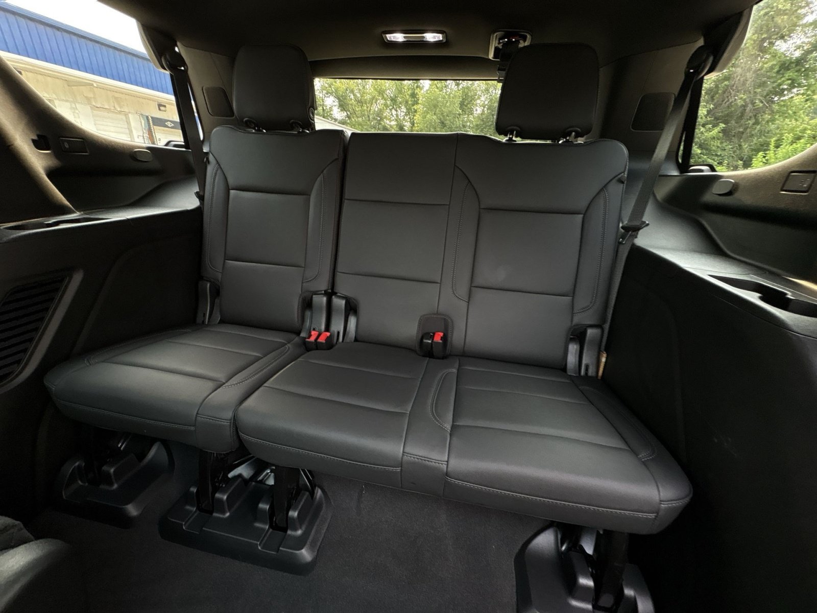 Used 2022 Chevrolet Tahoe Z71 w/ Luxury Package AWD/4WD image 37