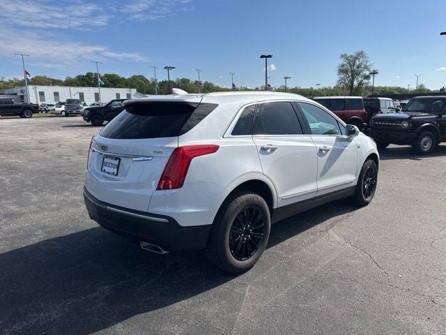 Used 2018 Cadillac XT5 Luxury w/ Driver Awareness Package AWD/4WD image 5