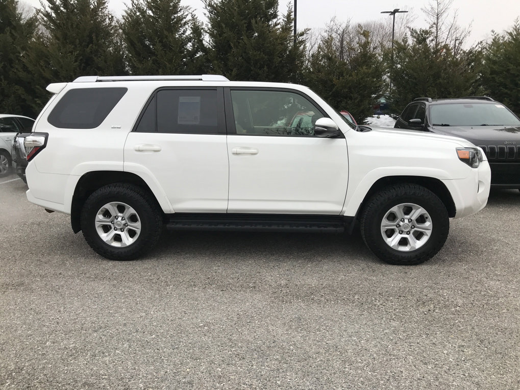 Used 2017 Toyota 4Runner SR5 Premium image 9