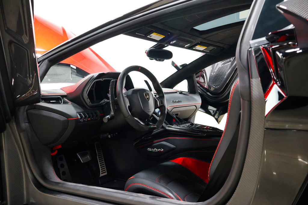 Used 2021 Lamborghini Sian Coupe AWD/4WD image 28