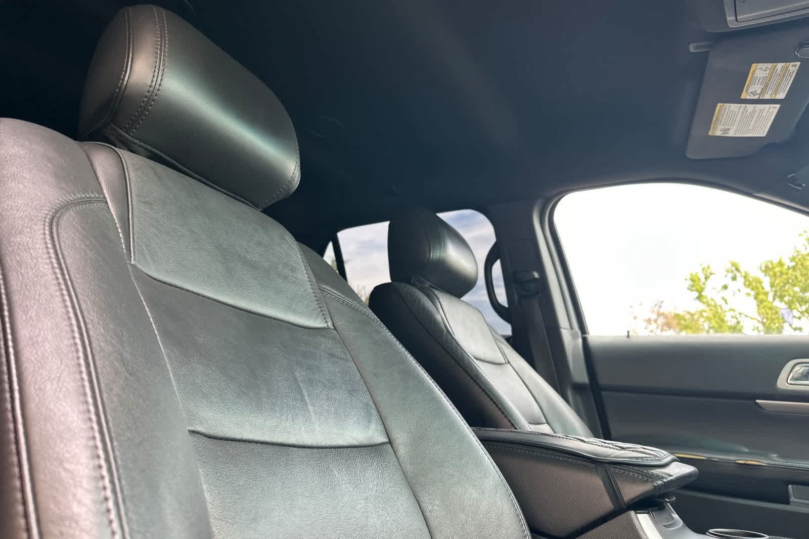Used 2015 Ford Explorer XLT w/ Equipment Group 202B FWD image 18