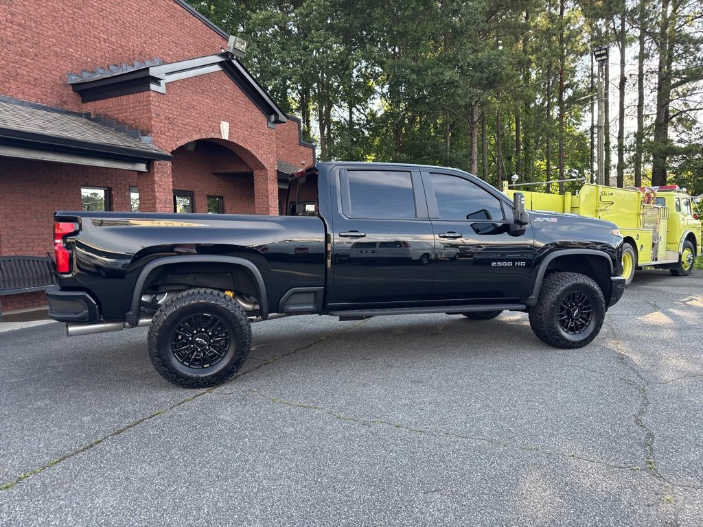 Used 2025 Chevrolet Silverado 2500 ZR2 w/ Technology Package image 13