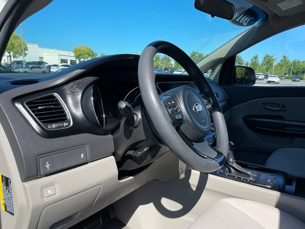 Used 2017 Kia Sedona LX FWD image 26