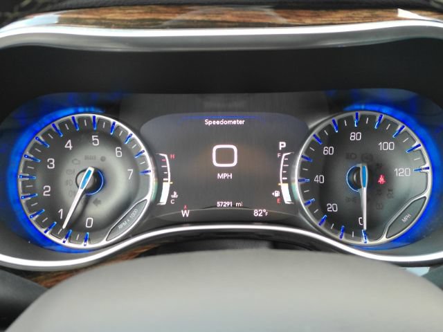 Used 2023 Chrysler Pacifica Limited FWD image 45
