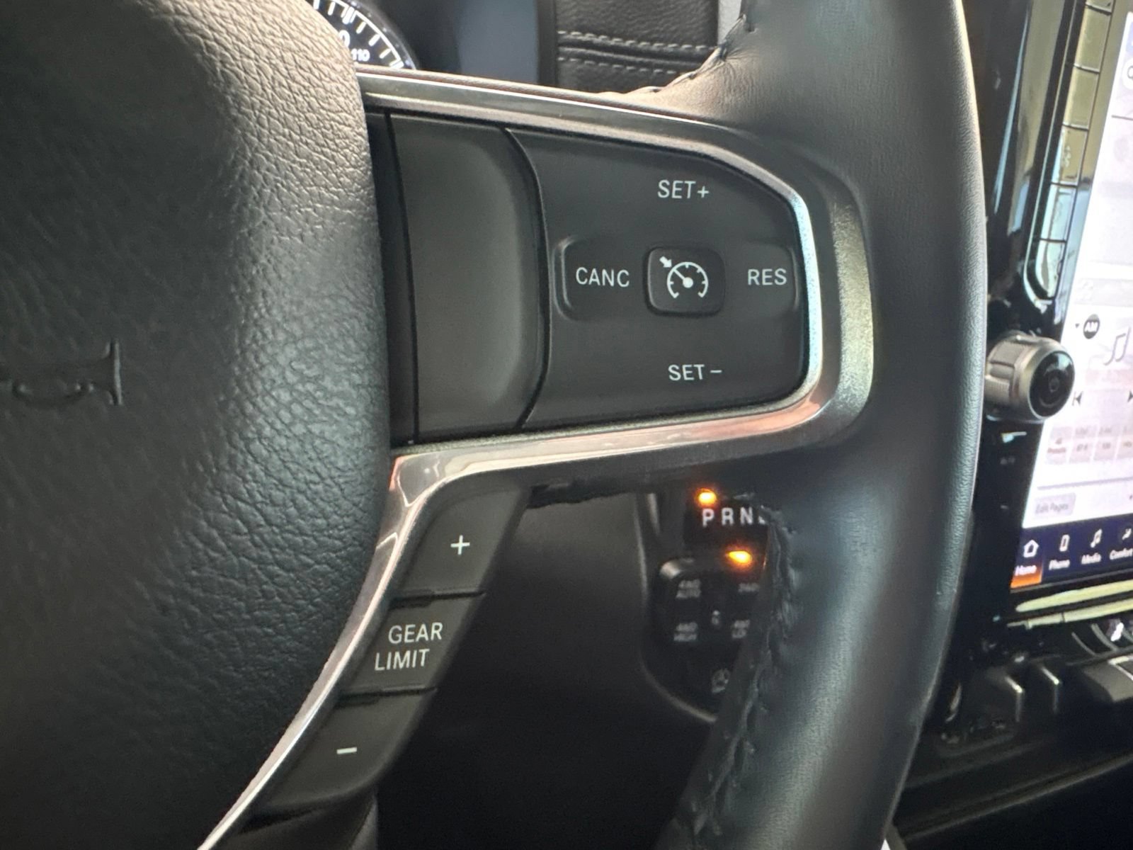 Used 2024 RAM 1500 Laramie AWD/4WD image 32