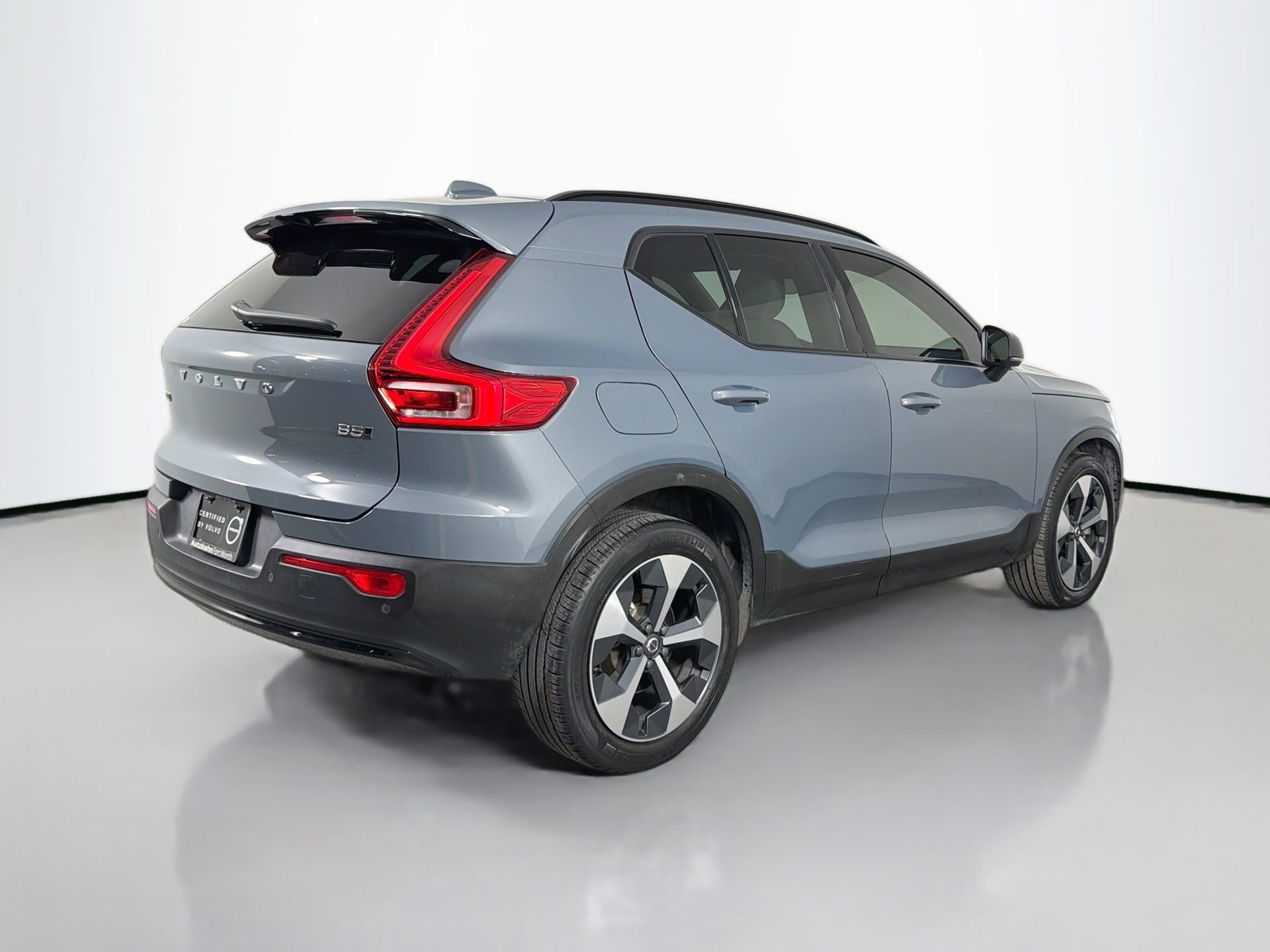 Certified 2023 Volvo XC40 B5 Plus w/ Protection Package Premier image 6