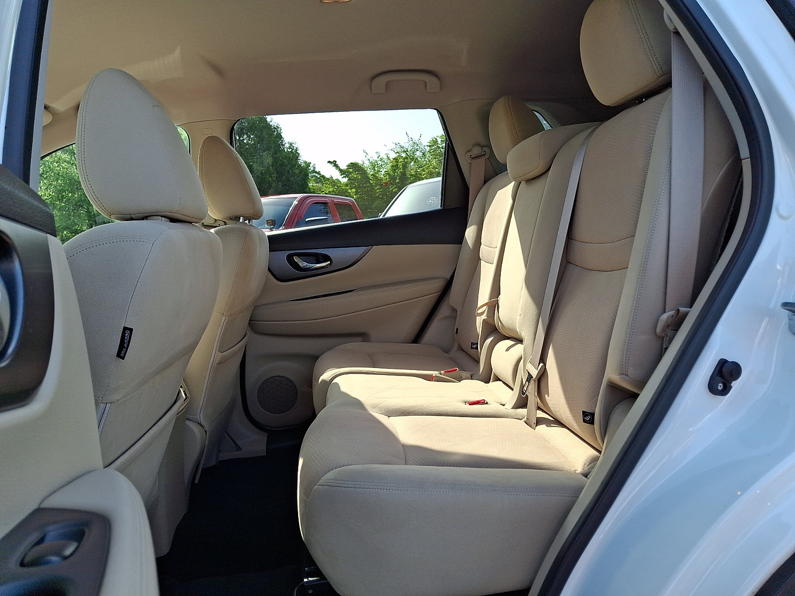 Used 2016 Nissan Rogue SV w/ SV Premium Package AWD/4WD image 10