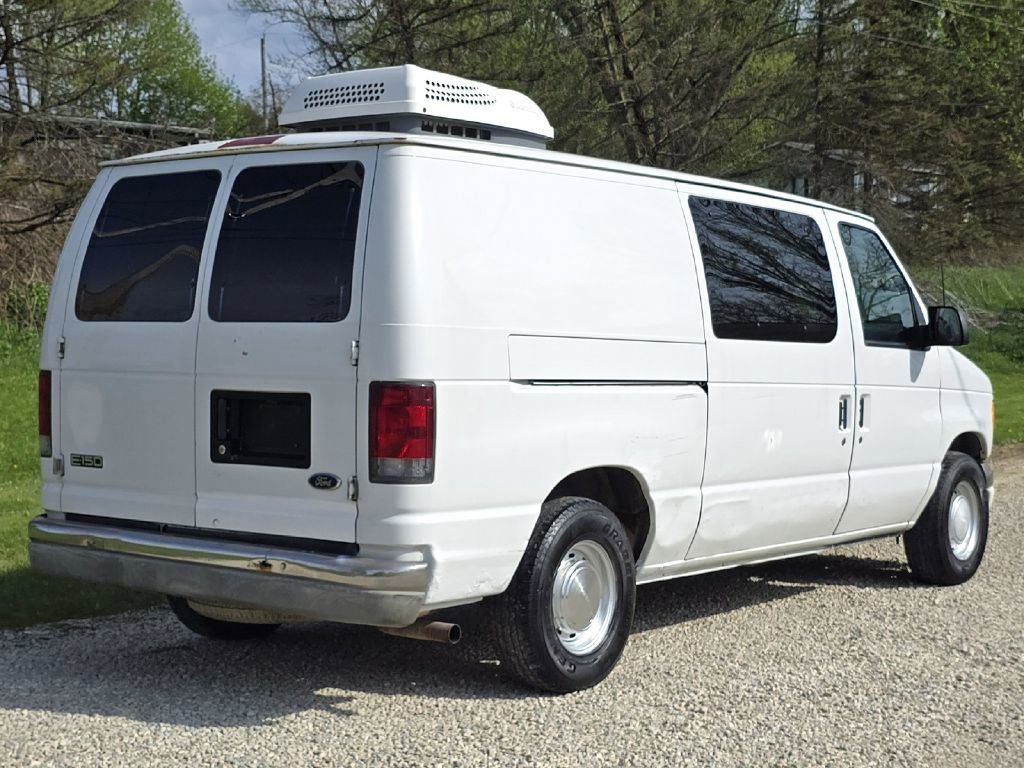 Used 2002 Ford E-150 and Econoline 150 RWD image 9