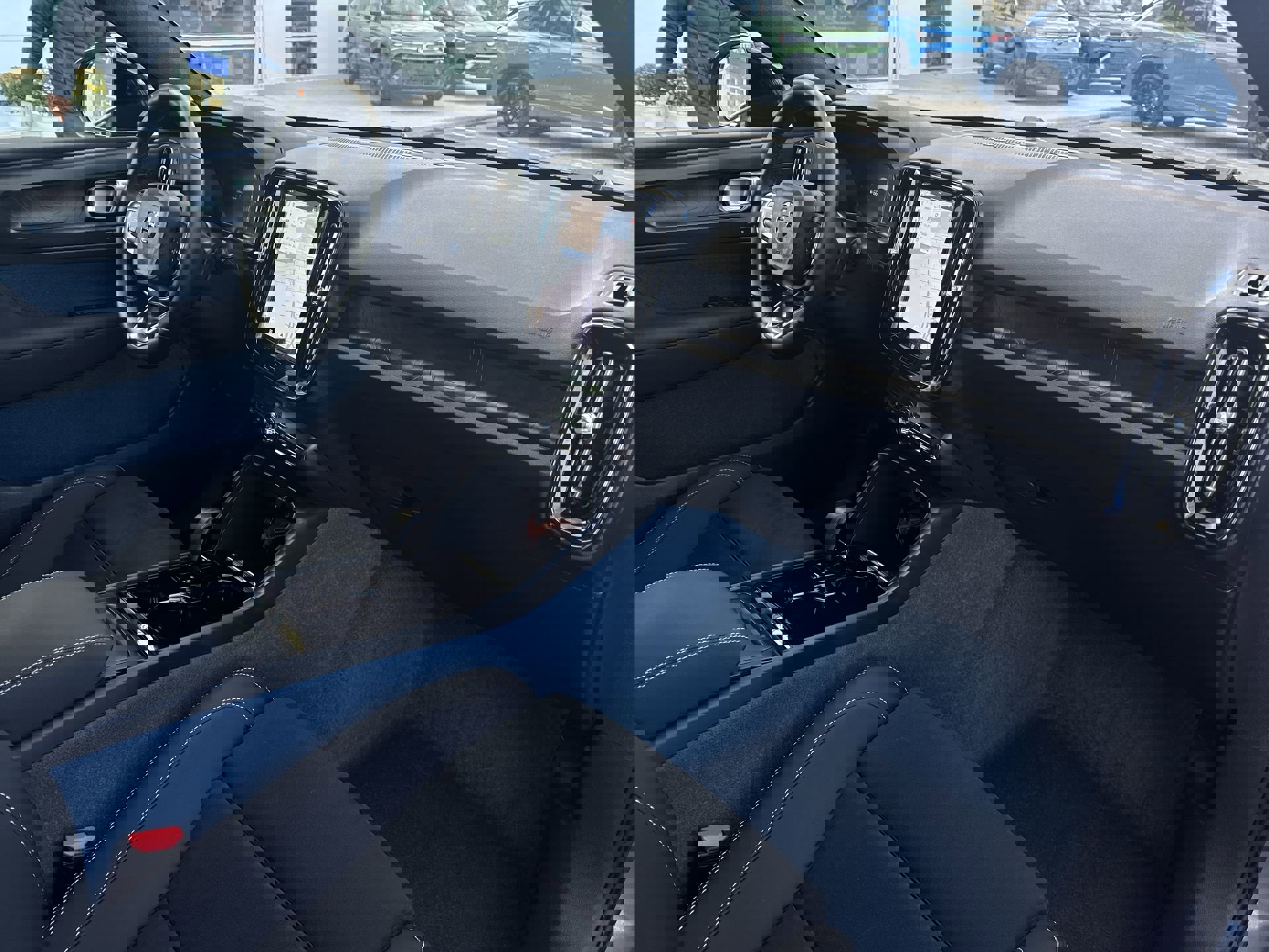 Used 2023 Volvo C40 P8 Recharge Ultimate image 30