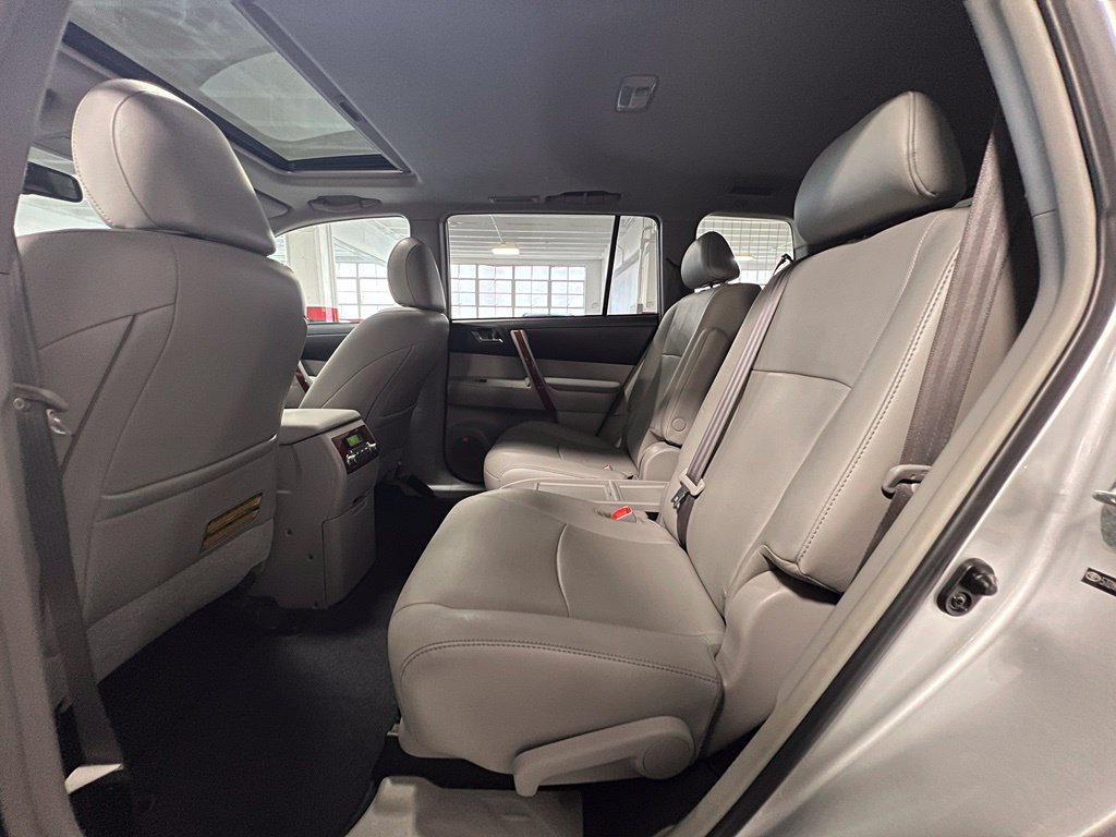 Used 2013 Toyota Highlander Limited FWD image 16