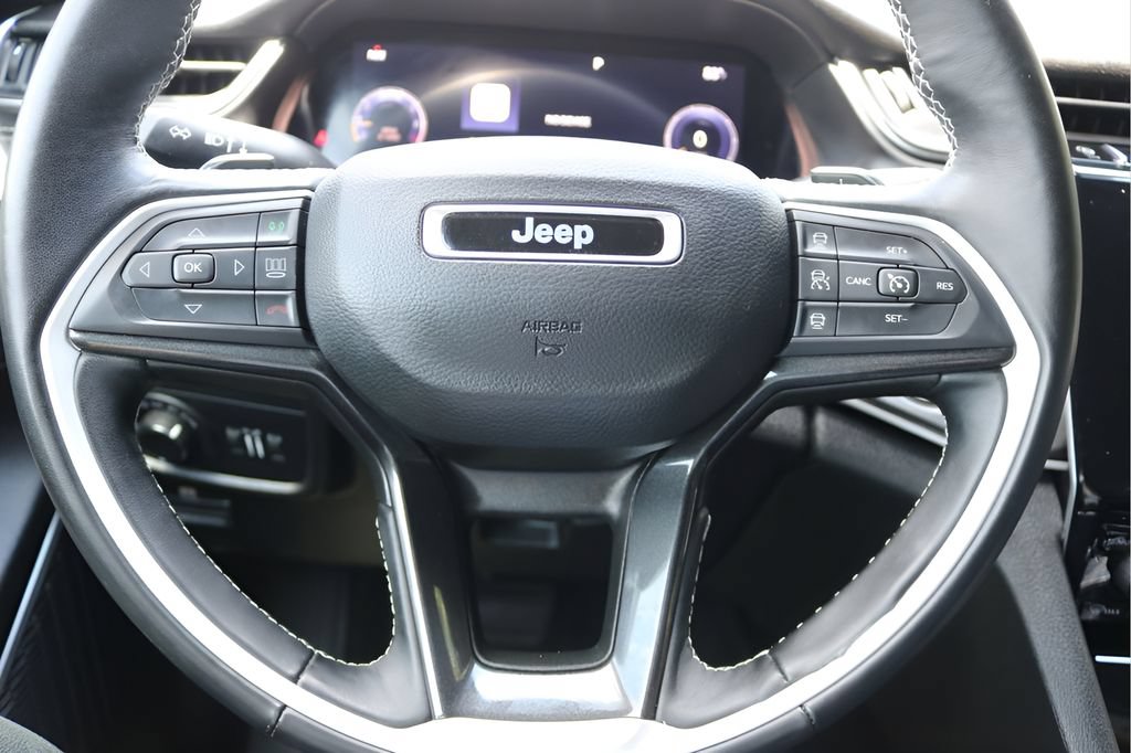 Used 2022 Jeep Grand Cherokee L Laredo AWD/4WD image 25