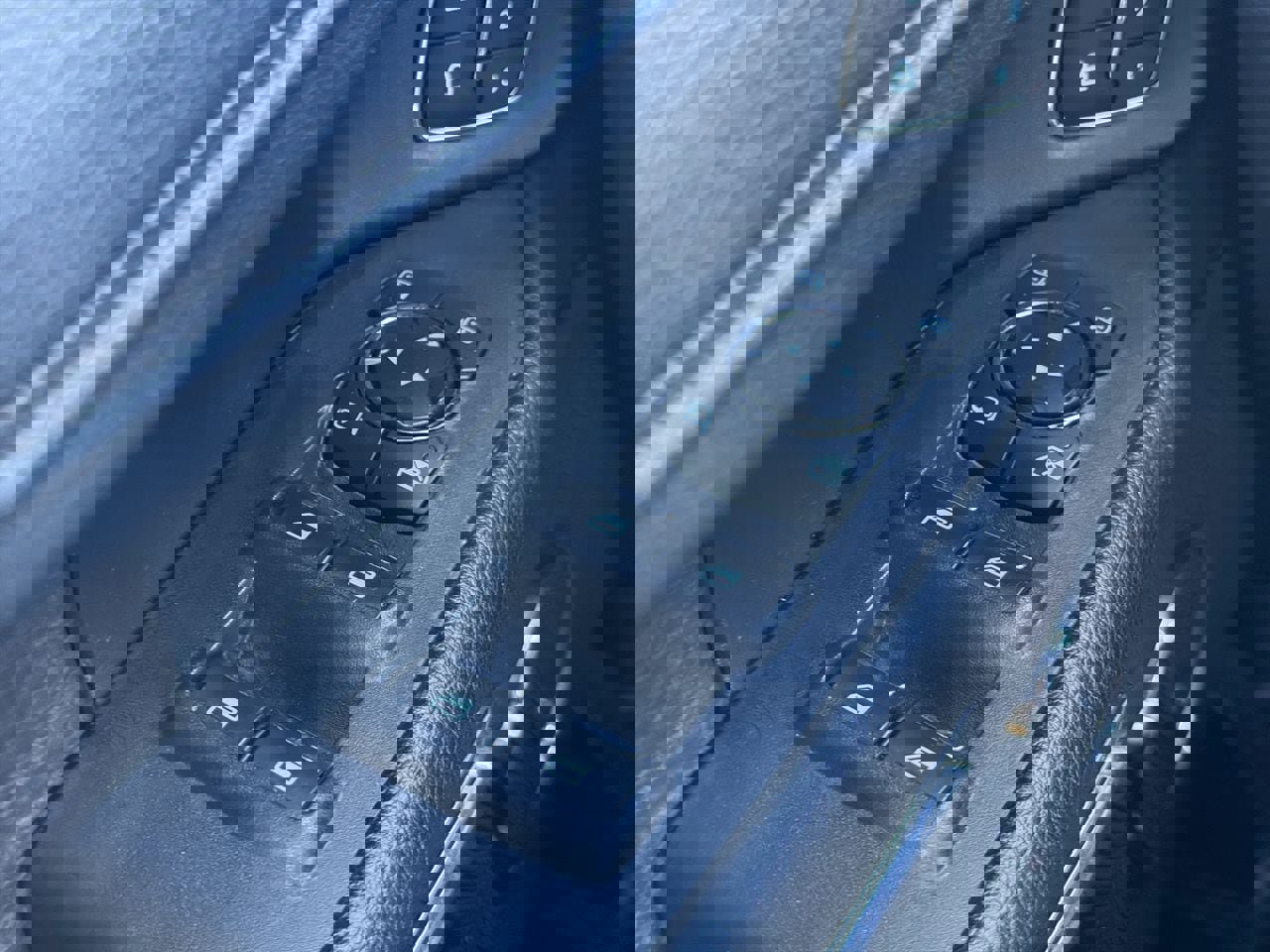 Used 2020 Ford Expedition Max Limited AWD/4WD image 2