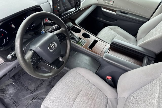 Certified 2022 Toyota Sienna LE FWD image 12