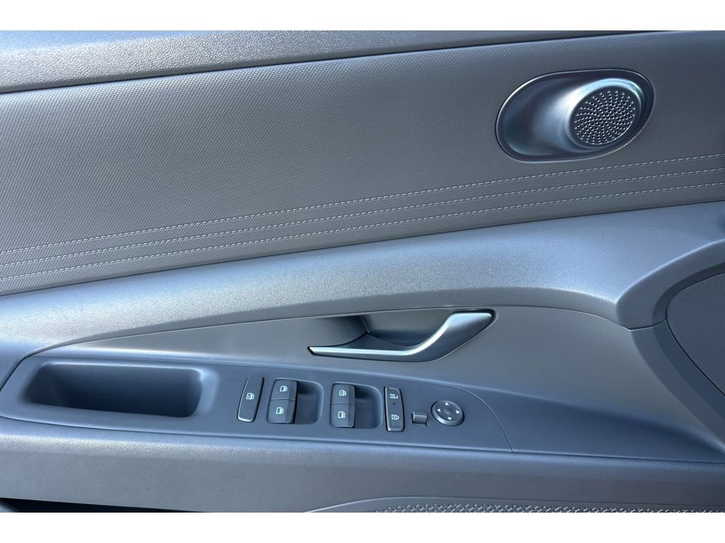 Used 2024 Hyundai Elantra SEL image 11