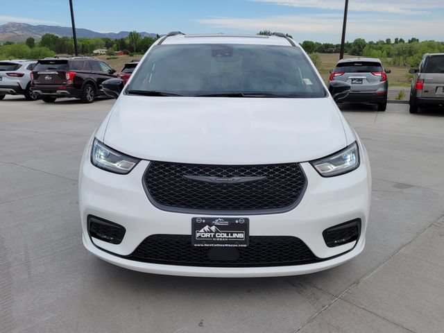 Used 2025 Chrysler Pacifica Limited FWD image 8