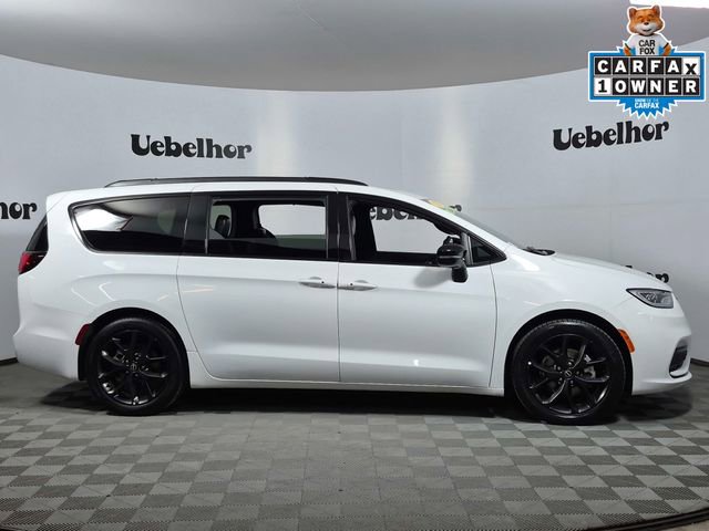 Used 2025 Chrysler Pacifica Limited image 8