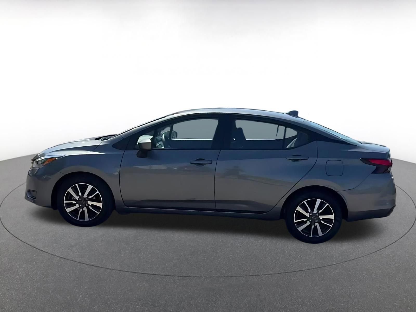 Used 2025 Nissan Versa SV FWD image 9
