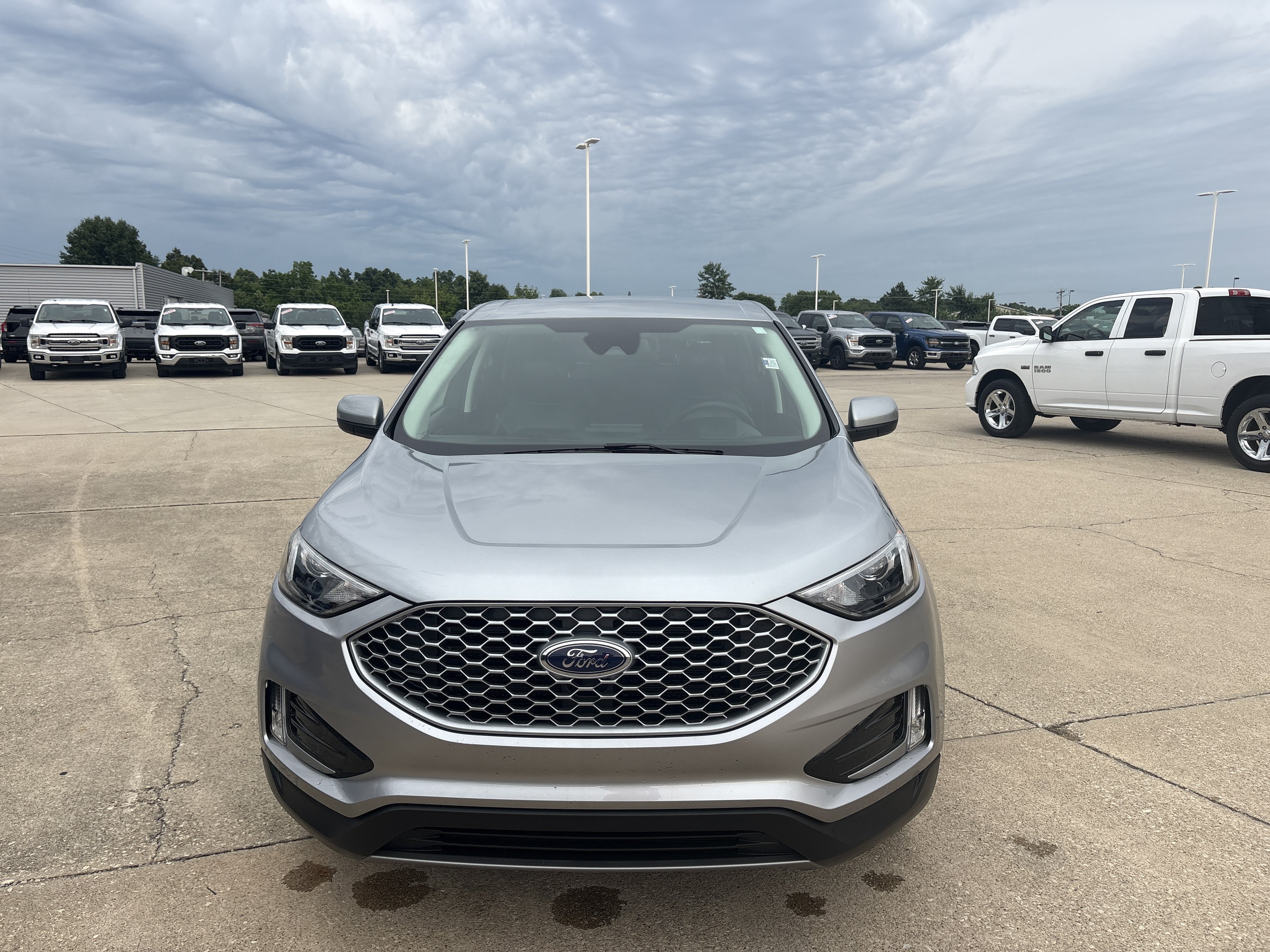 Used 2024 Ford Edge SEL w/ Convenience Package AWD/4WD image 2