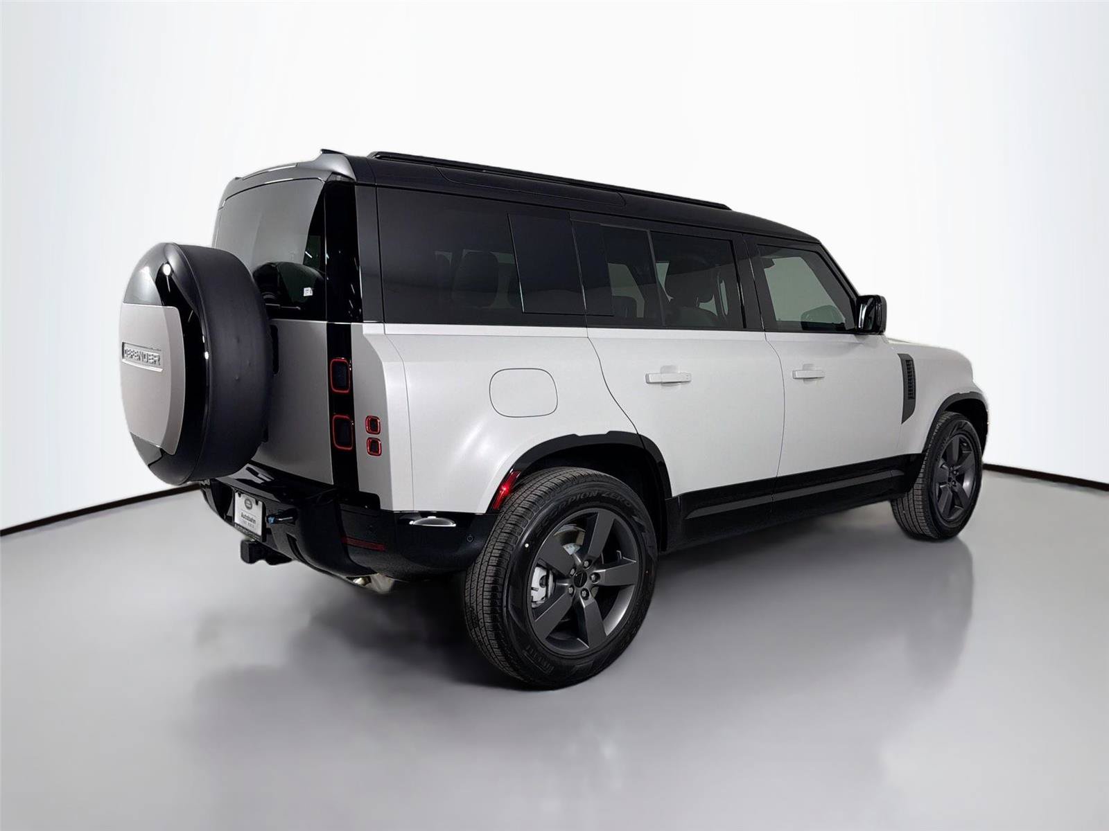 New 2026 Land Rover Defender 110 X-Dynamic SE AWD/4WD image 5