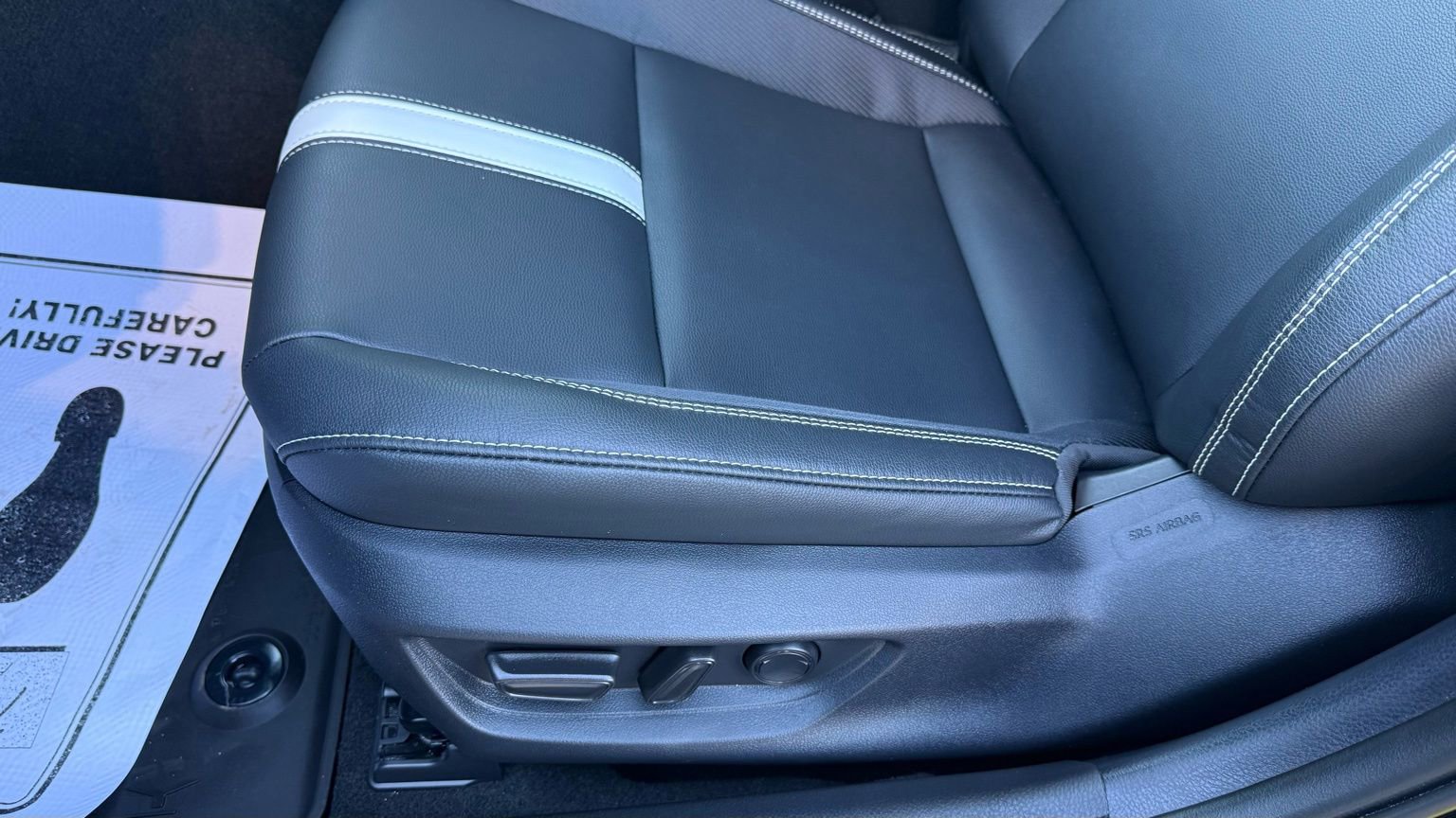 Used 2025 Toyota Camry SE image 35