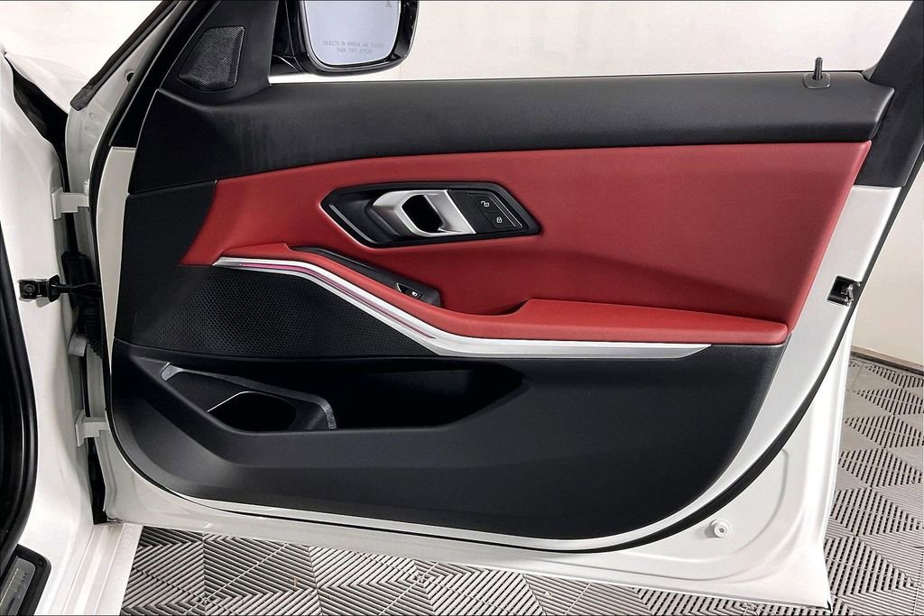 Used 2025 BMW 330i xDrive Sedan w/ M Sport Package image 26