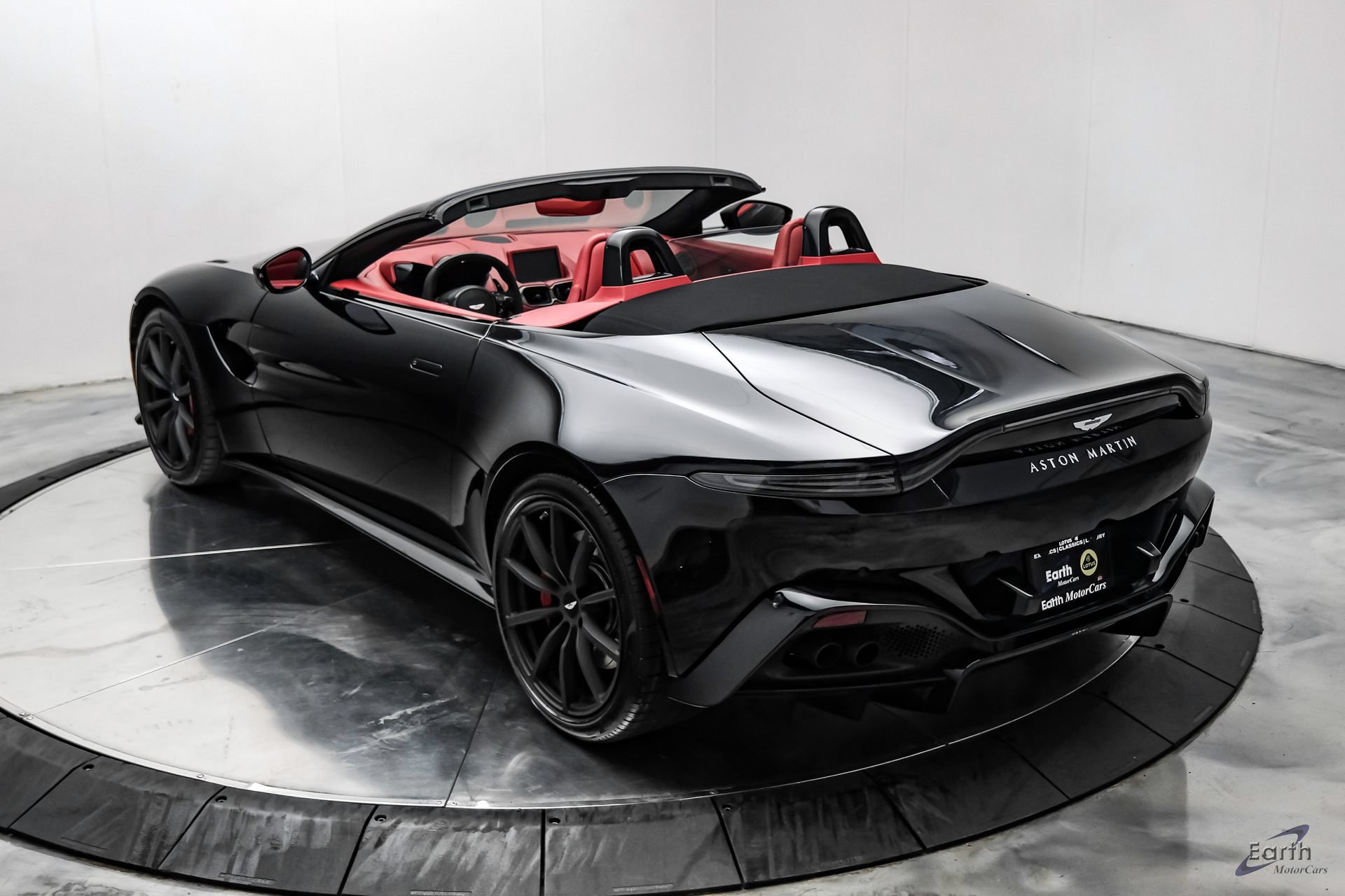 Used 2022 Aston Martin V8 Vantage Roadster RWD image 15